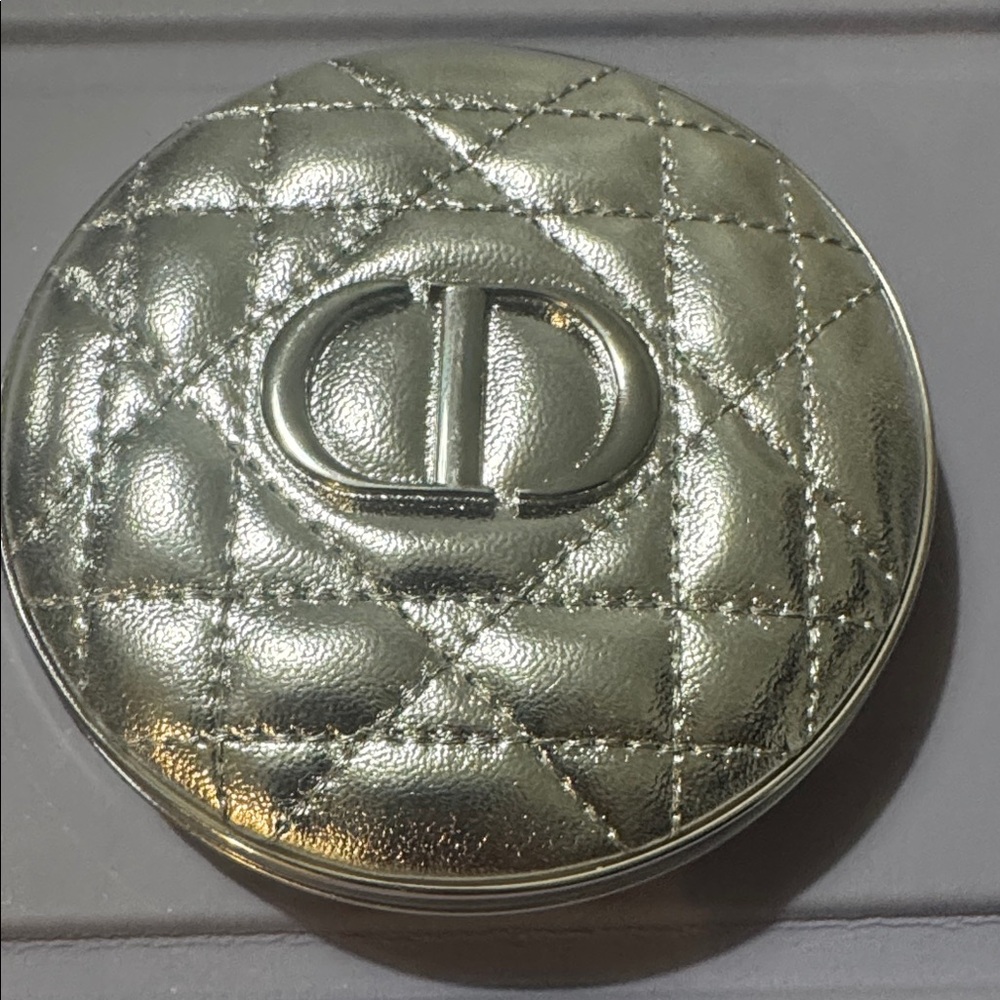 Dior Forever Silver Quilted Compact with Pink Halo glow luminizer.